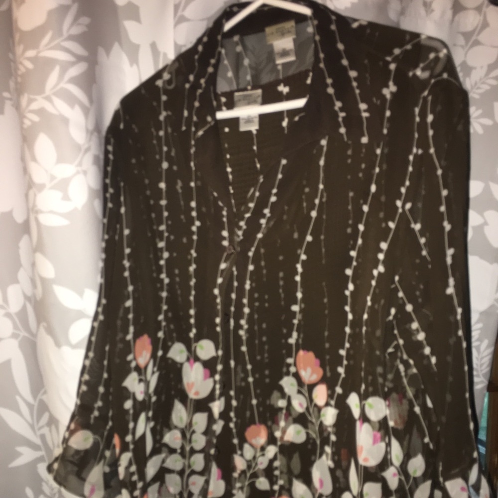 ❤️3 for $12 sale❤️Blouse w/ button up shirt /tank
